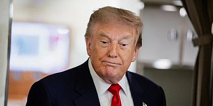 Трамп заявил, что Иран просил США остановить удары, а Тегеран заявил о готовности отвечать на атаки