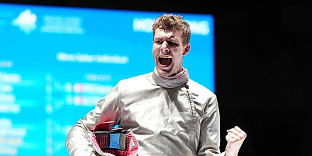 19-летний россиянин Павел Граудынь стал чемпионом мира по фехтованию, завоевав первое золото сборной после возвращения национальной символики