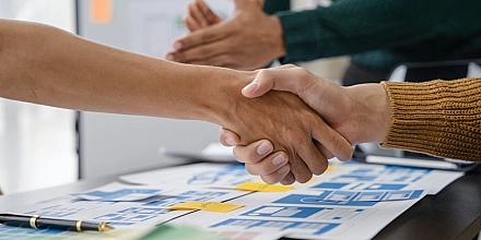 Петербуржцы летом чаще всего искали работу в продажах