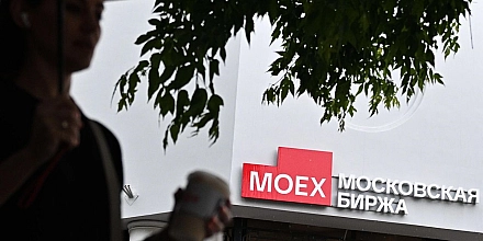 Индекс Мосбиржи опустился ниже 2100 пунктов на фоне новых санкционных рисков