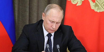 Мантуров заявил, что передача незащищенных от БПЛА предприятий под управление государства не означает национализацию