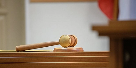 Бывшие полицейские получили до 14 лет за хищение более 30 млн рублей с криптобиржи