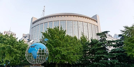 Китай выступил против вмешательства третьих стран в сотрудничество с Россией