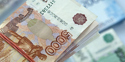 Путин ограничил вывоз из России наличной валюты и золотых слитков на сумму свыше 1 млн рублей