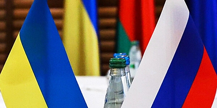 Карасин заявил о готовности России к трехсторонней встрече по Украине в Абу-Даби
